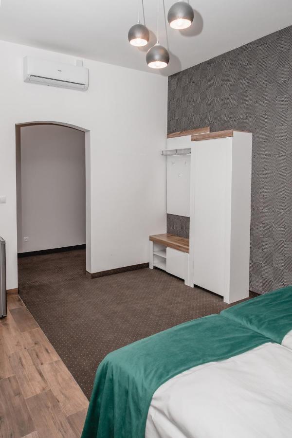 The Old Townhouse Aparthotel Krosno Buitenkant foto